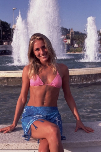 swimsuit0095.jpg (134659 bytes)