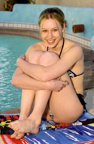 swimsuit0136.jpg (133674 bytes)